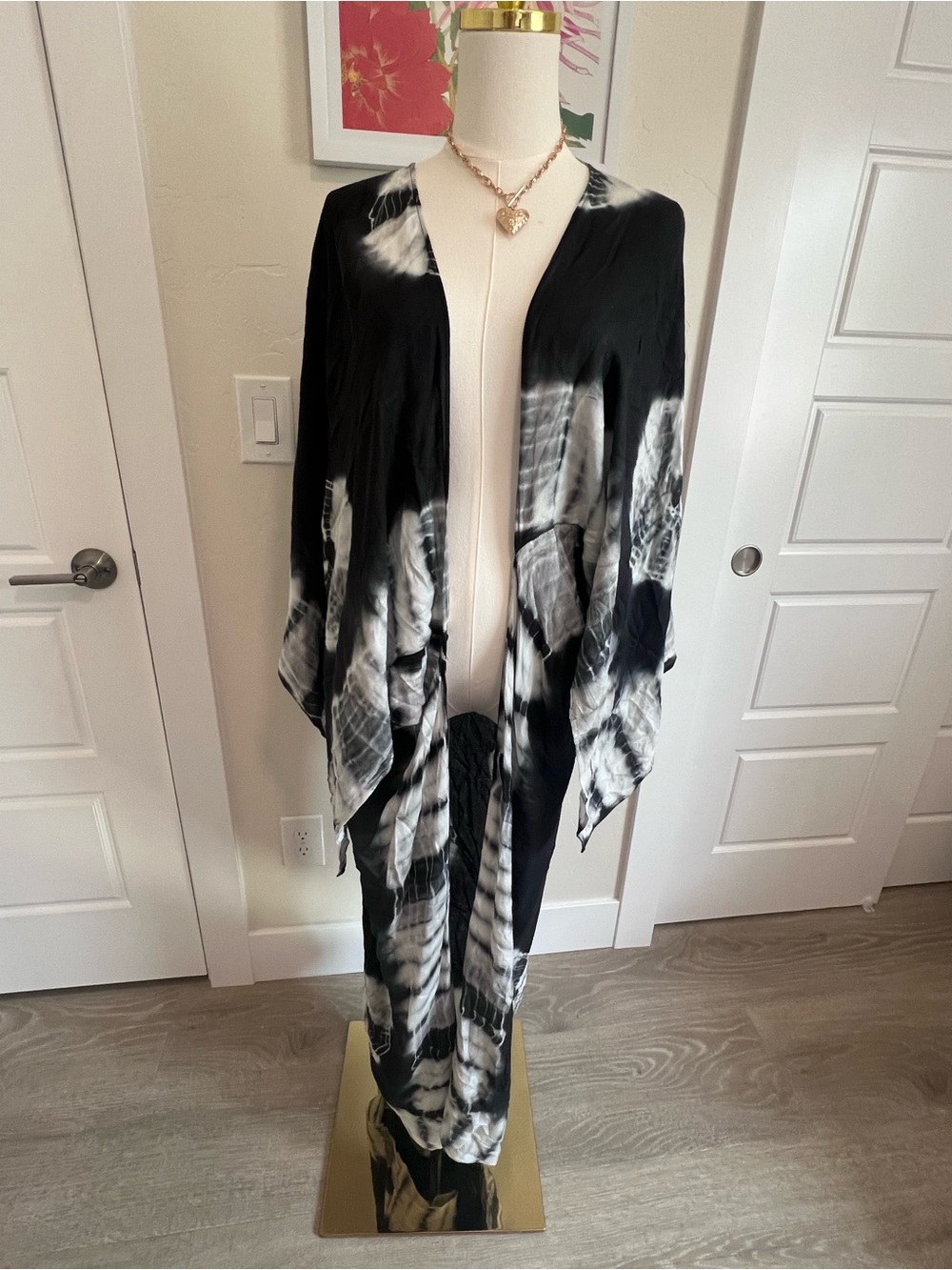 Free People Black and White Tie-Dye Kimono 🌷